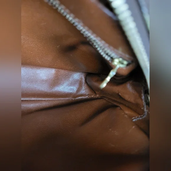 Louis Vuitton Trocadero 27 Monogram Crossbody Bag - Picture 15 of 16